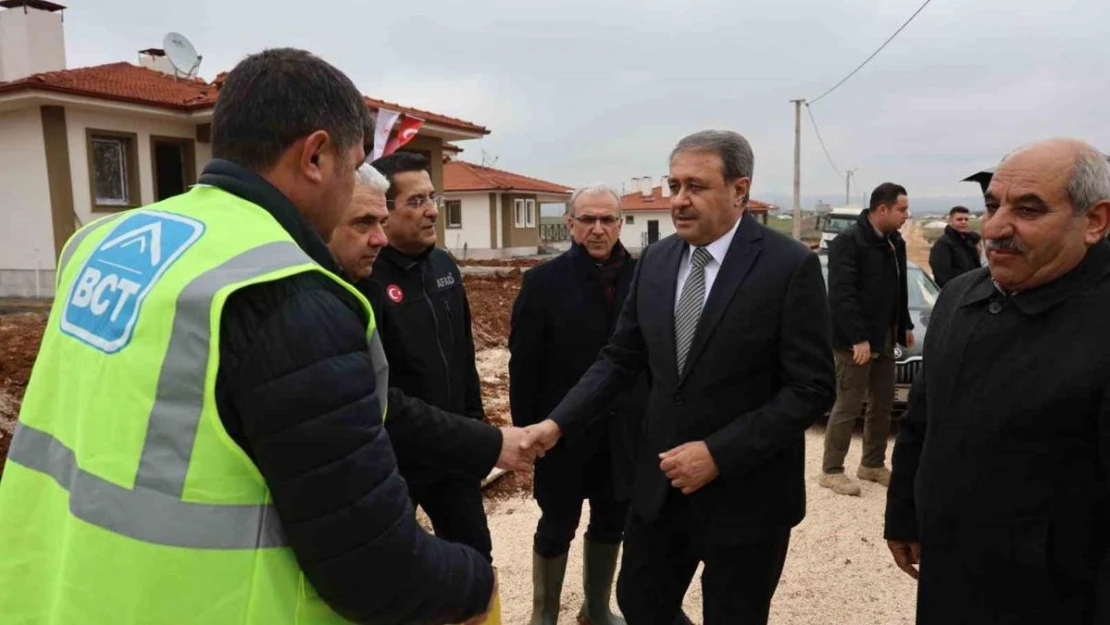 Şanlıurfa'da yapımı tamamlanan köy evleri kura ile sahiplerine teslim edilecek