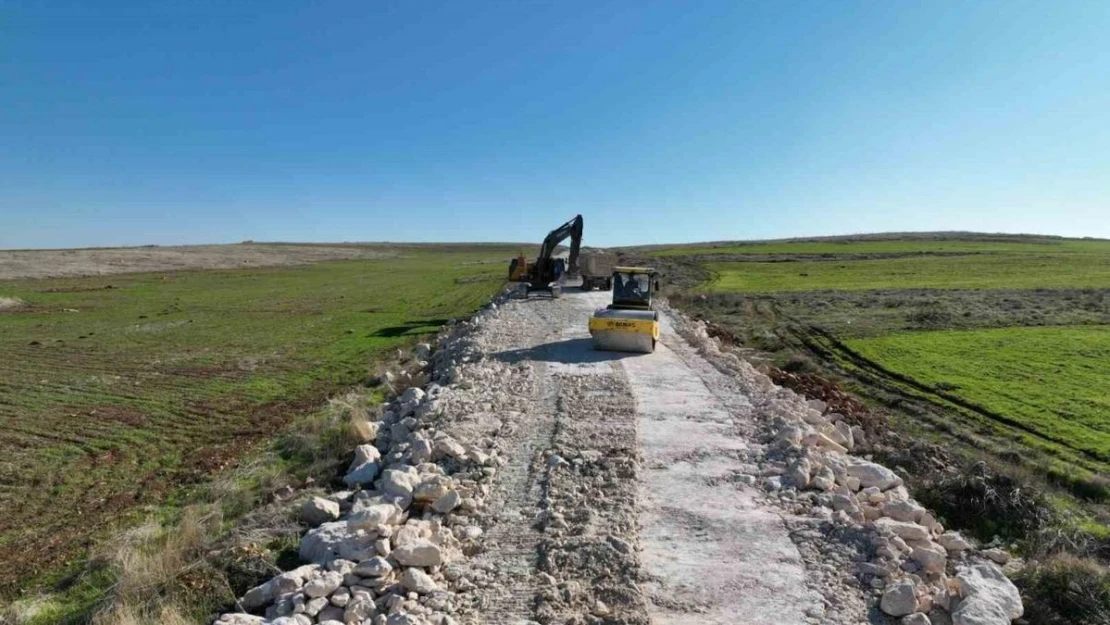 Şanlıurfa kırsalında yol çalışmaları devam ediyor