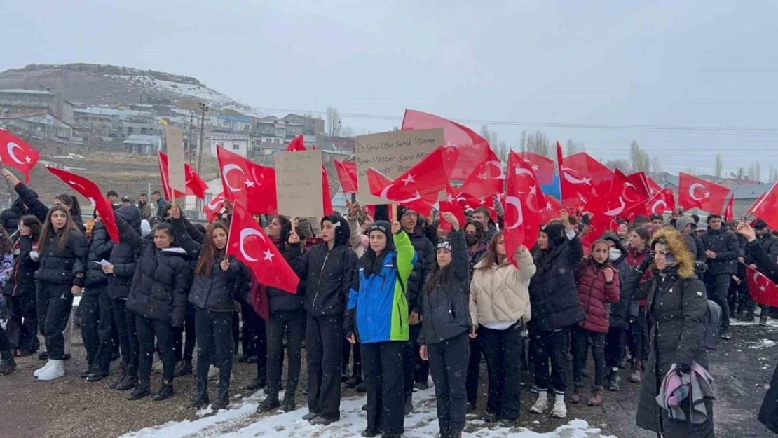 Sarıkamış Harekatı'nın 109. yılı: Öğrenciler eksi 15 derecede 'saygı' nöbeti tuttu