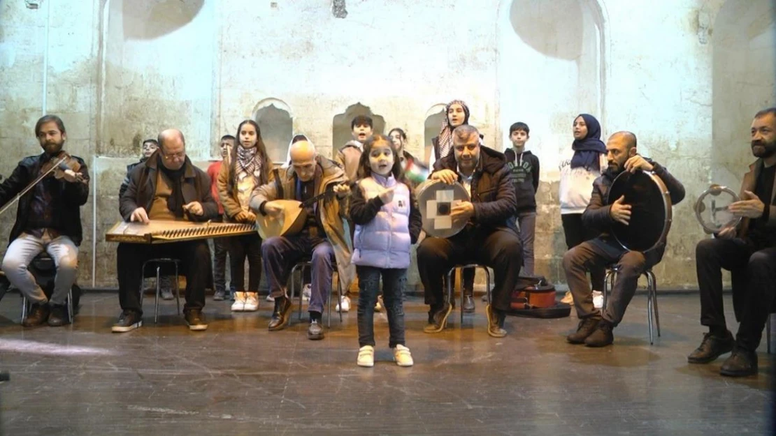 Savaş mağduru çocuklardan Filistin'e şarkılı destek