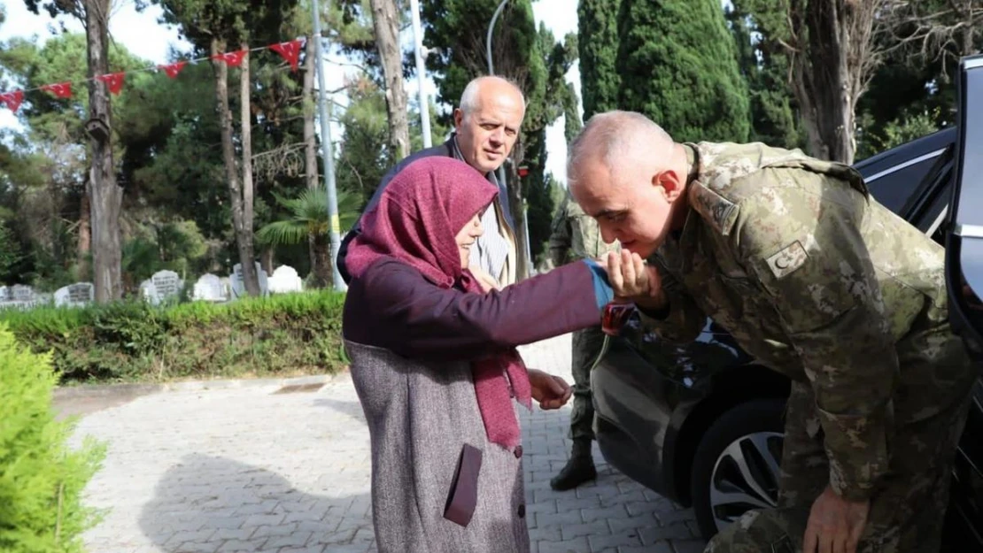 Şehit annesini duygulandıran komutan: 'Karşımda şehit oğlum var zannettim'