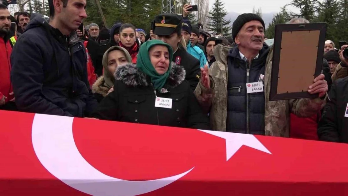 Şehit babası evladıyla böyle vedalaştı: 'Seninle gurur duyuyorum oğlum'