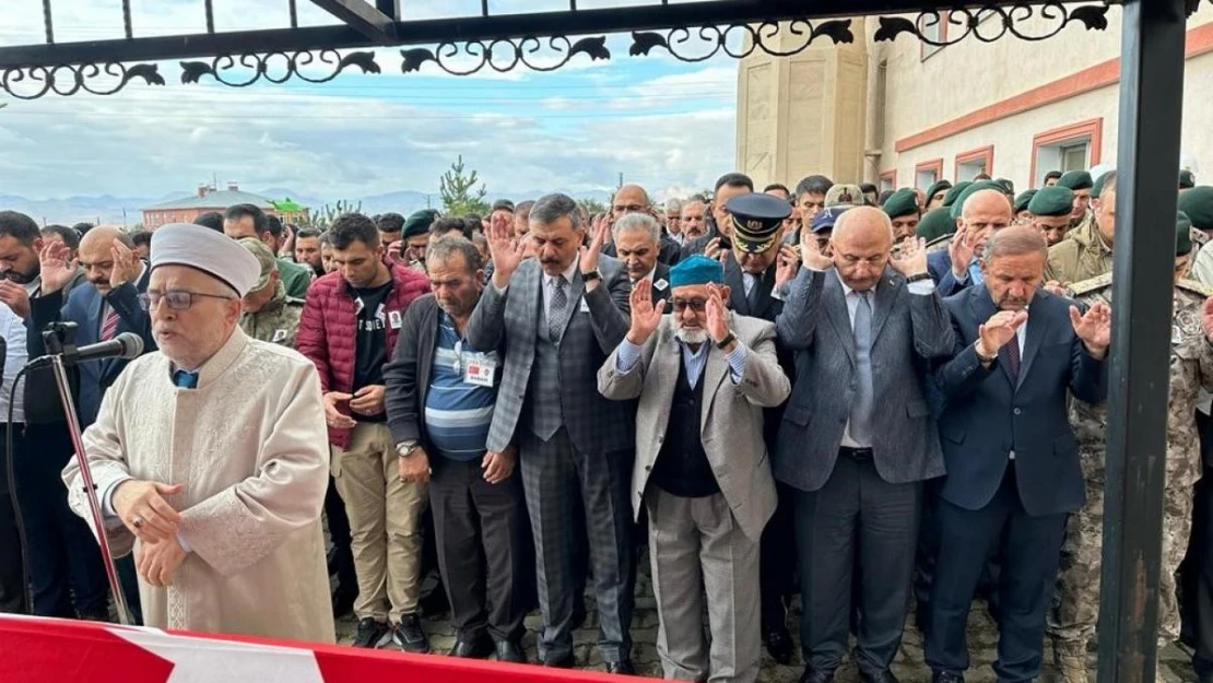 Şehit özel harekat polisi memleketi Erzurum'da son yolculuğuna uğurlandı