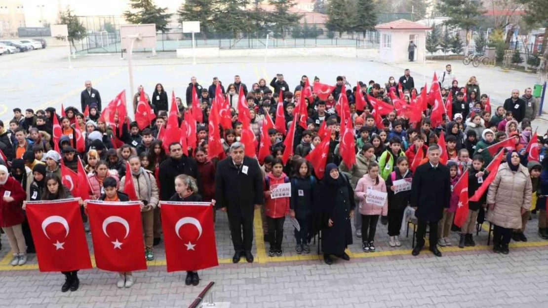 Şehitler için saygı duruşun bulunuldu