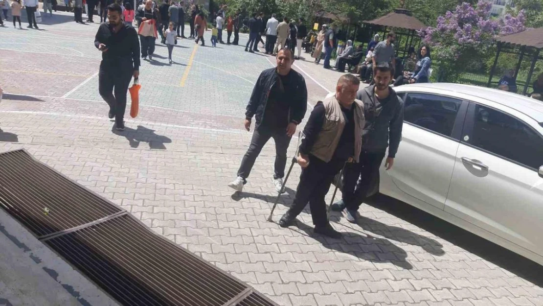 Şemdinli halkından seçime yoğun ilgi