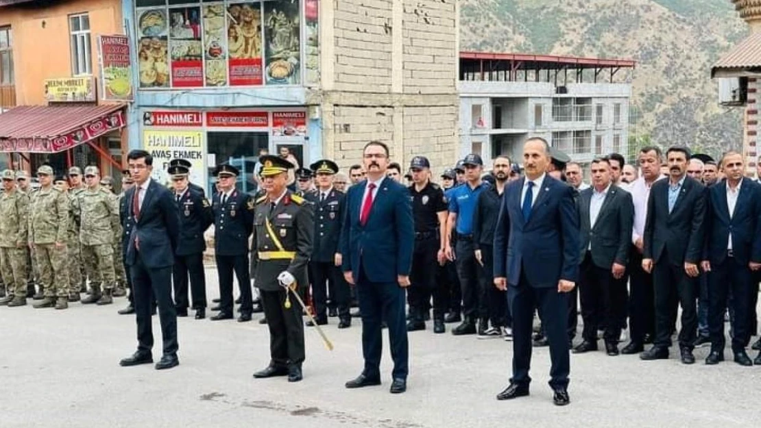 Şemdinli ve Derecik'te Zafer Bayramı coşkuyla kutlandı