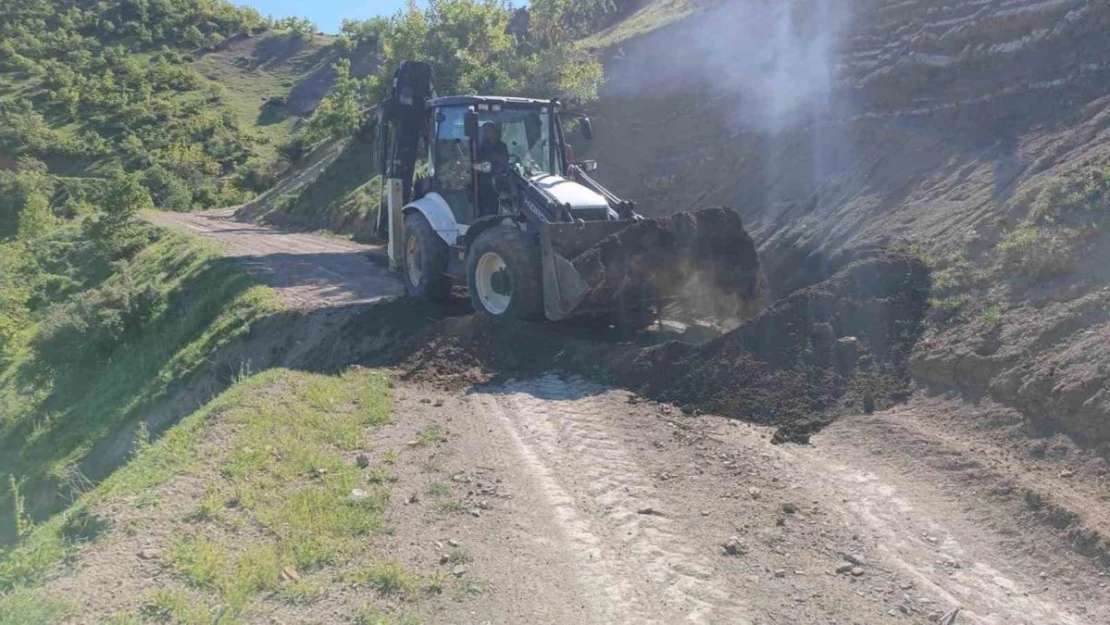 Şenoba beldesinde köy yolları açılıyor