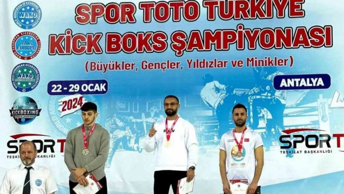 Seydikemerli Yunus Emre Türkiye 3.'sü oldu