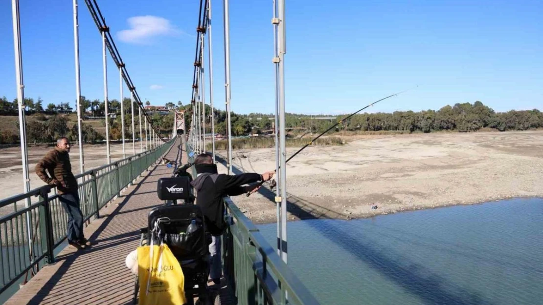 Seyhan Nehri'nde sular kesildi, balıkçılara gün doğdu