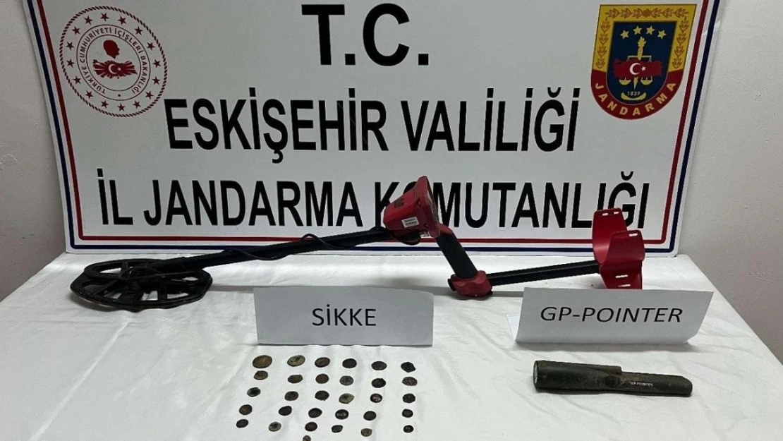 Seyitgazi ilçesinde tarihi eserleri satamaya çalışan şüpheli yakalandı