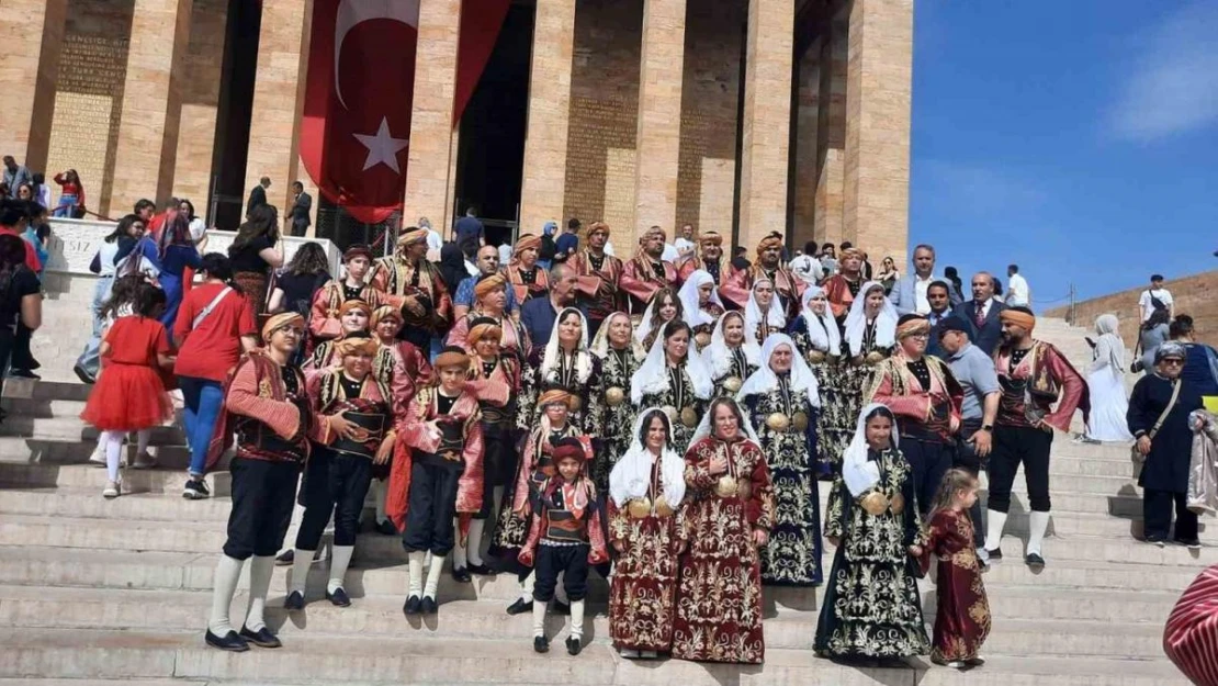 Seymenler ve bacıerenler Gençlik Haftası'nda Anıtkabir'de