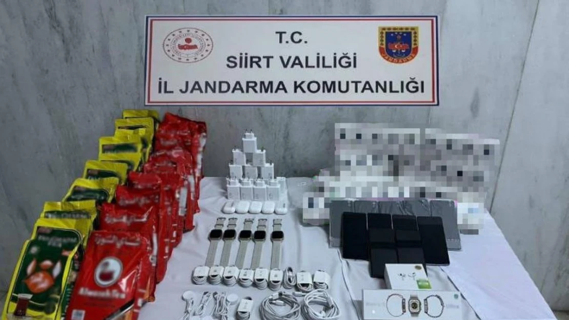 Siirt'te bir araçta gümrük kaçağı malzemeler ele geçirildi