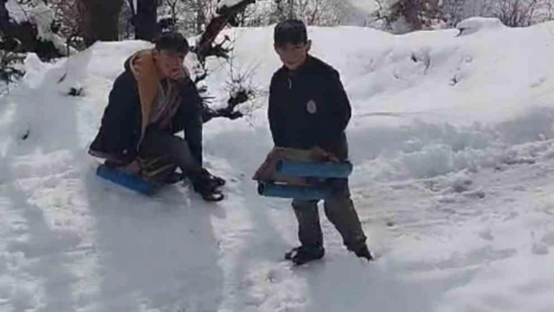 Siirt'te kepçe operatörü çocukların talebini kırmadı