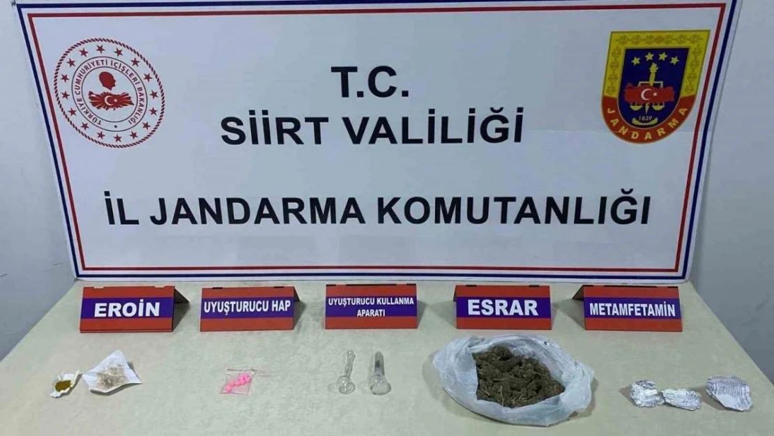 Siirt'te yol kontrolü sırasında uyuşturucu bulundu: 3 gözaltı