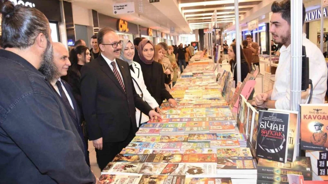 Siirtli vatandaşlardan Vali Kızılkaya'ya kitap fuarı için teşekkür