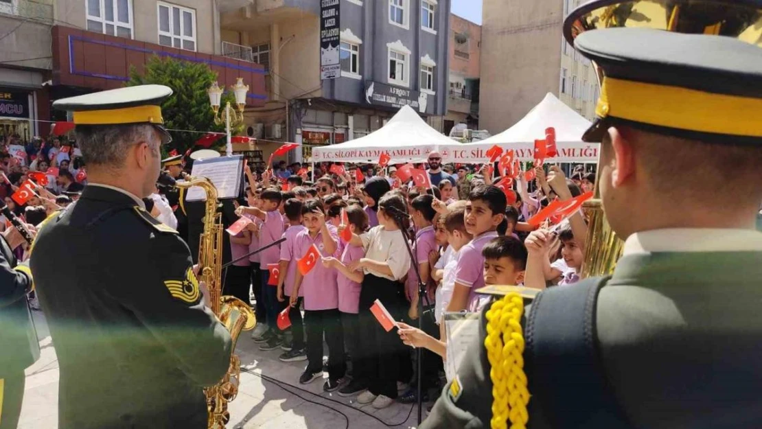 Silopi'de askeri bandodan konser