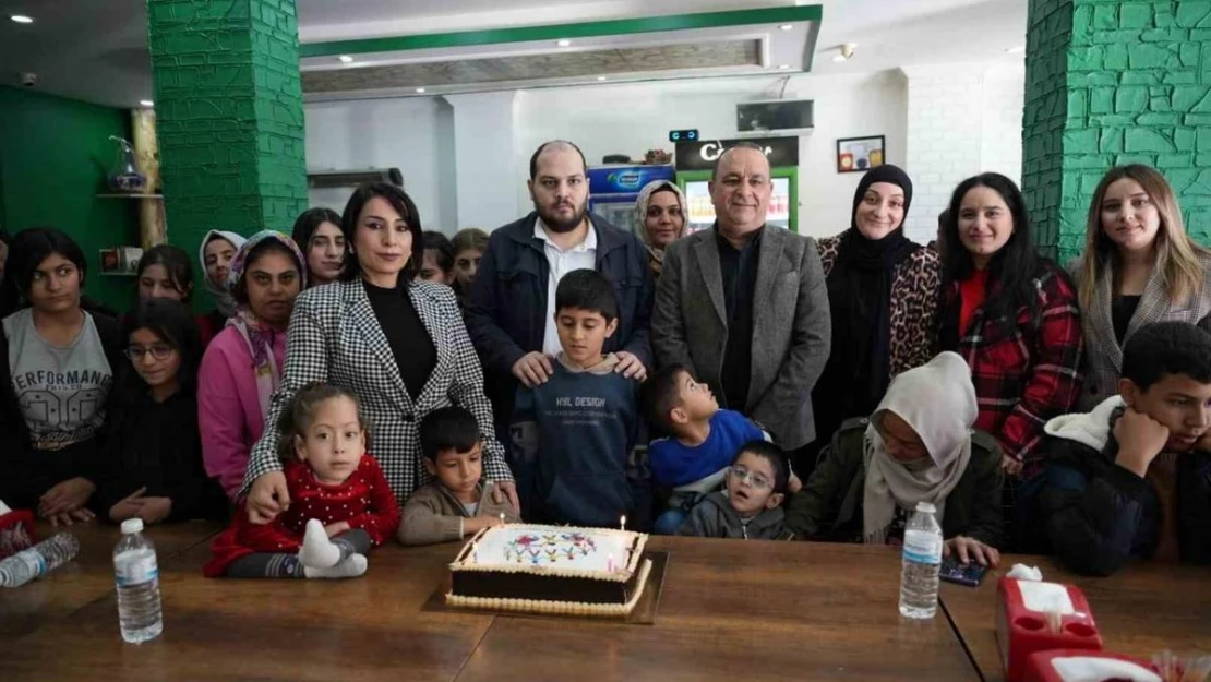 Silopili iş insanı özel gereksinimli bireyleri yemekte ağırladı