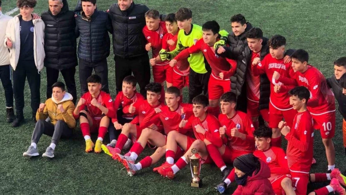 Sincan Belediyespor U-15 takımı profesyonel grupta şampiyon oldu