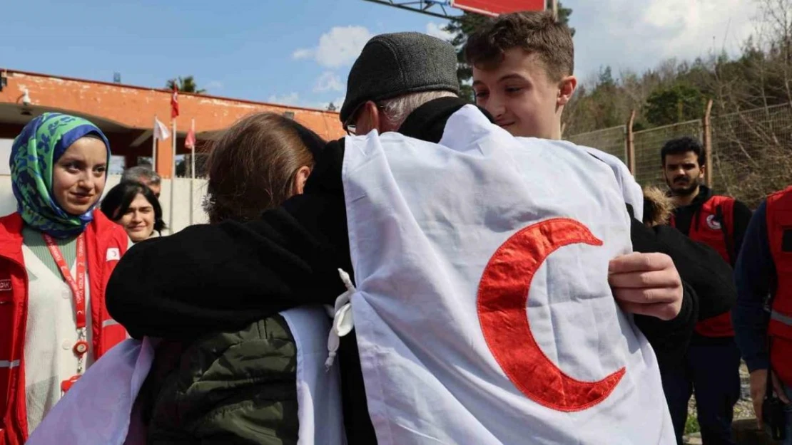 Sınır hattında torunlarına kavuşan dede, gözyaşlarına boğuldu