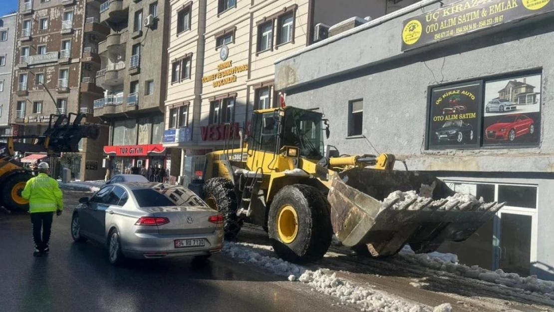 Şırnak Belediyesi kar temizleme çalışmalarına başladı