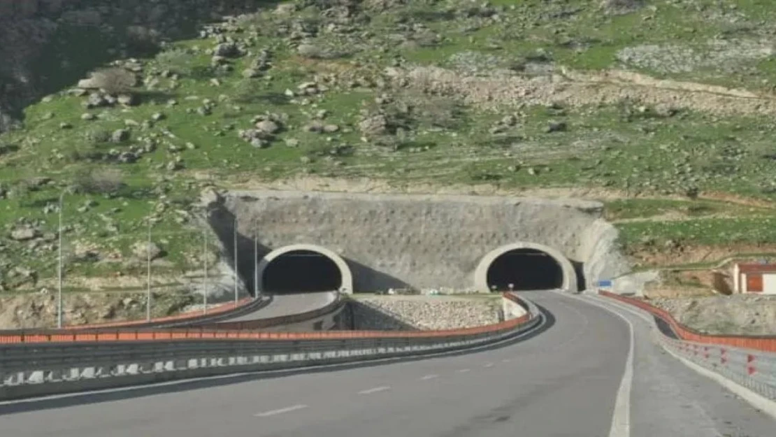 Şırnak-Cizre yolu trafiğe kapatıldı