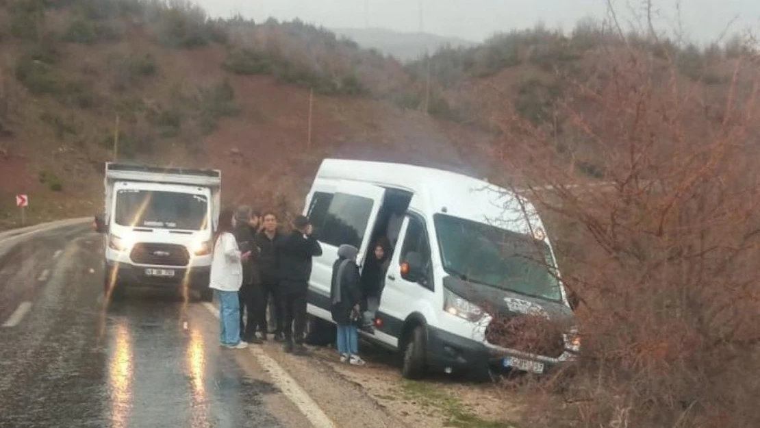 Şırnak-Siirt kara yolunda yoldan çıkan minibüste 1 kişi yaralandı