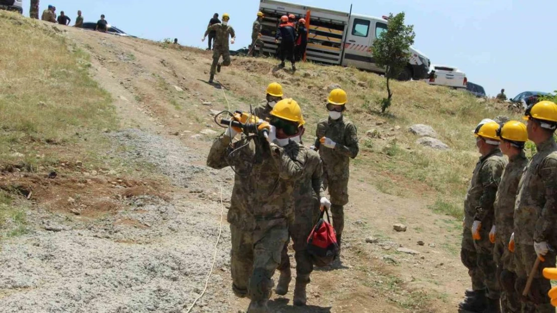 Şırnak'ta 600 Mehmetçik AFAD gönüllüsü olmak için eğitim alıyor