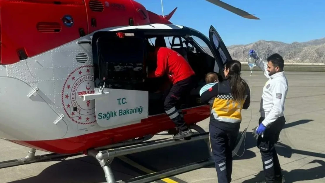 Şırnak'ta 8 aylık bebek, ambulans helikopterle Elazığ'a sevk edildi