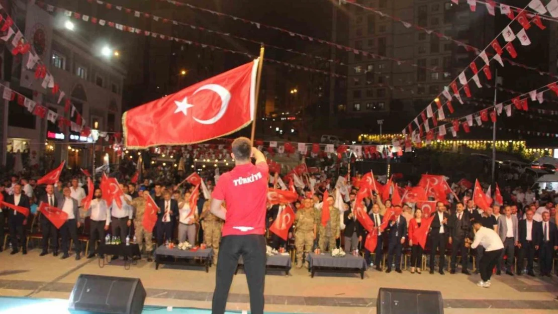 Şırnak'ta binlerce kişi '15 Temmuz Demokrasi ve Milli Birlik Günü' nöbetine katıldı