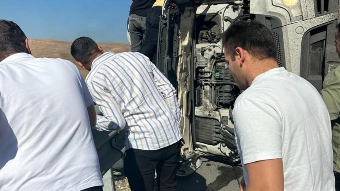 Şırnak'ta freni boşalan kamyon bariyerlere çarptı: 2 yaralı