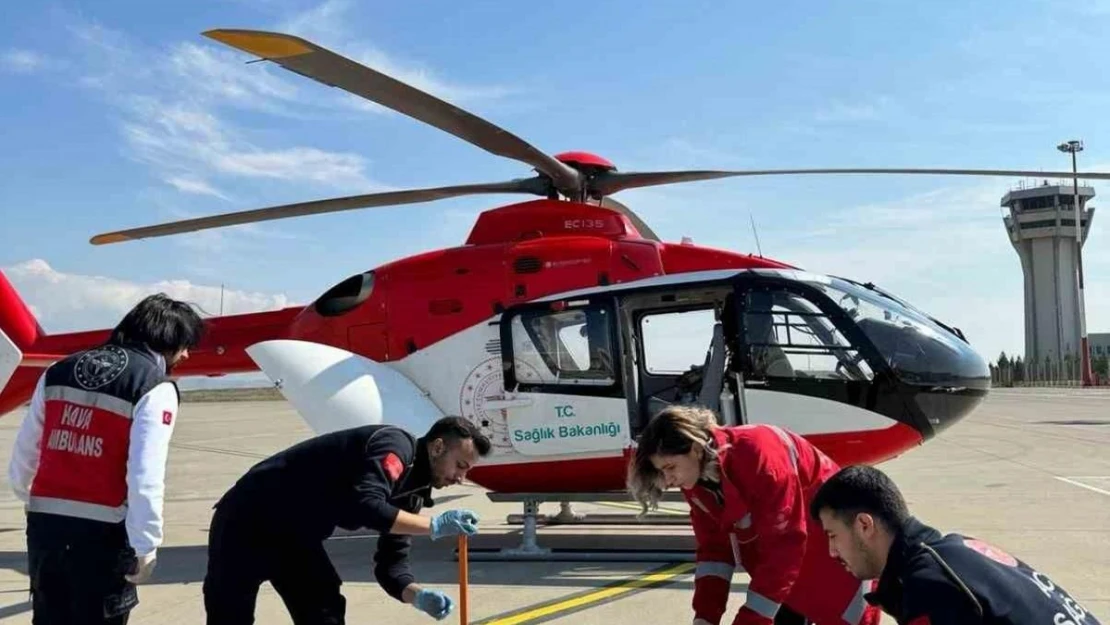 Şırnak'ta hipertansiyon sorunu olan çocuk ambulans helikopter ile Van'a götürüldü