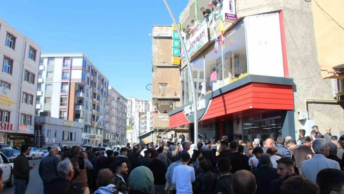 Şırnak'ta izinsiz yürüyüşe polis müdahalesi: 11 gözaltı