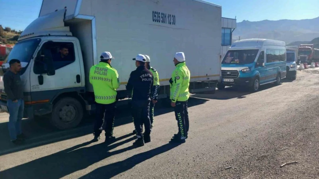 Şırnak'ta trafik ekipleri zorunlu kış lastiği denetimi yaptı