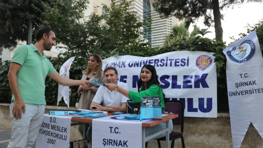 Şırnak Üniversitesi Cizre'de öğrenciler için tanıtım standı kurdu