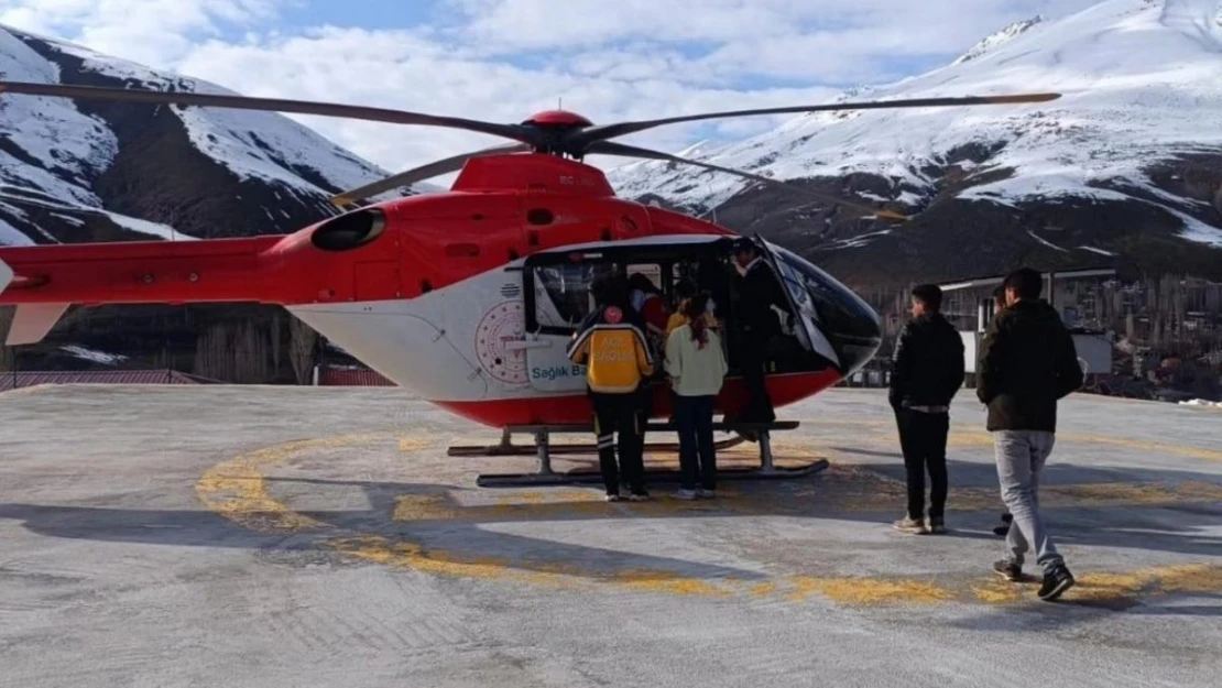 Şırnak ve Bahçesaray'da ambulans helikopter bebek hastalar için havalandı