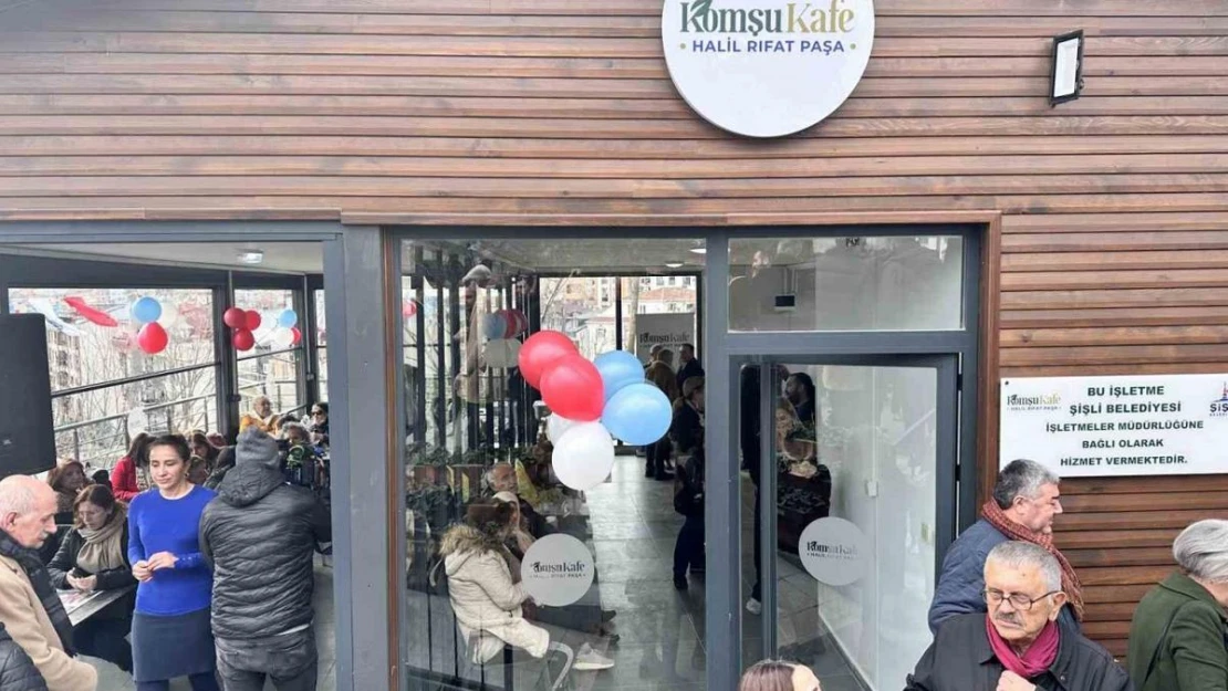 Şişli'deki Komşu Kafe'nin açılışına mahalle sakinlerinden yoğun ilgi