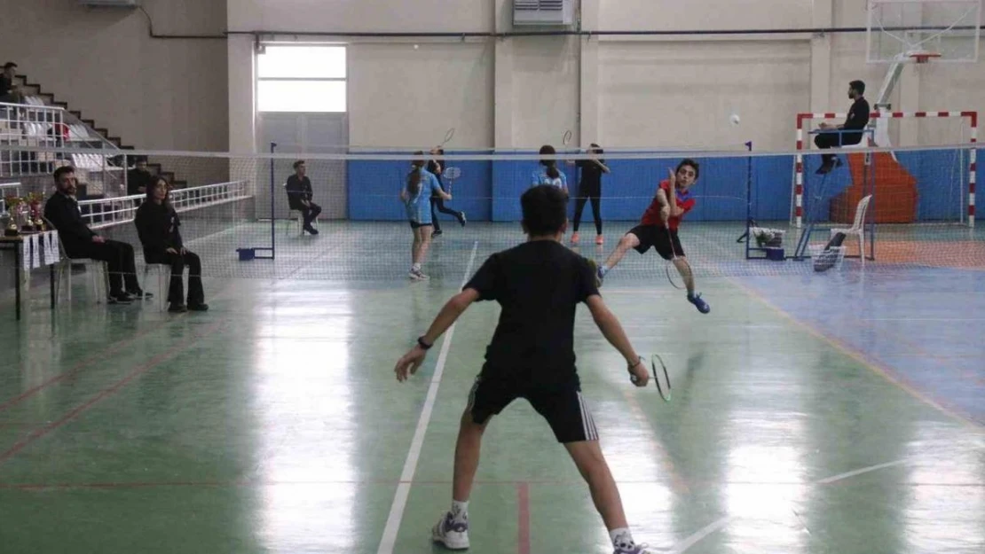 Sivas'ta badminton rüzgarı esti