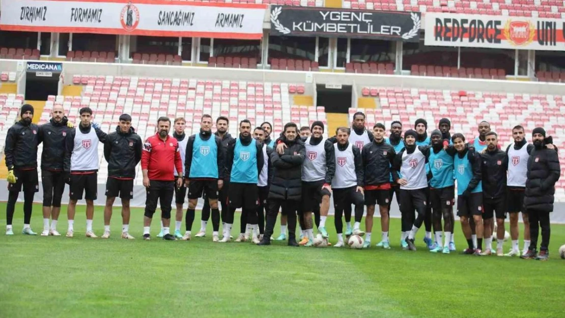 Sivasspor gazeteciler gününü kutladı