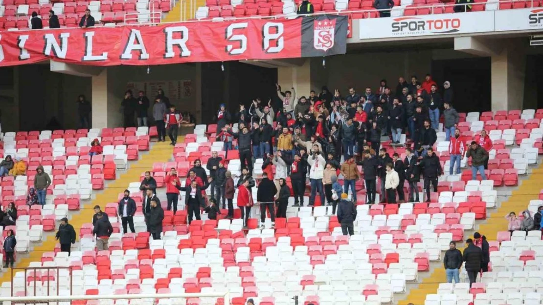 Sivasspor taraftarı Galatasaray maçına ilgi göstermedi