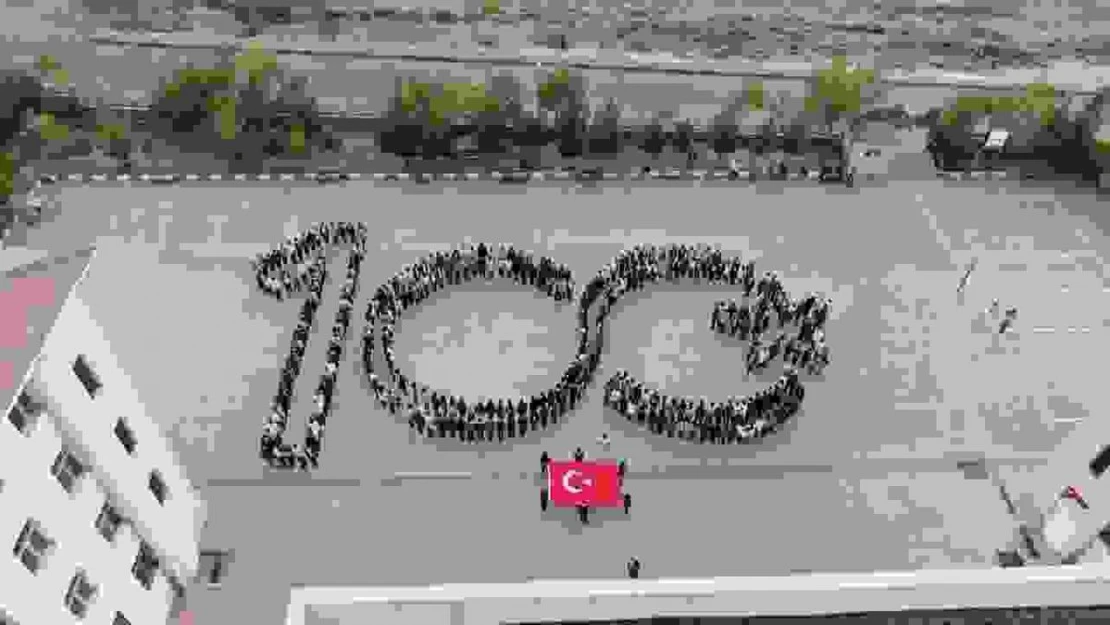 Siverek'te öğrencilerden Cumhuriyetin 100. yılına özel koreografi