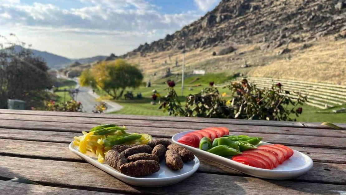 Sivrihisar'ın 'Zıralı Köfte'sini ilk kez yiyenler tadını unutamıyor