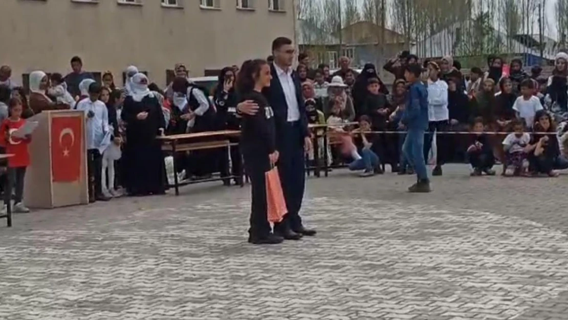 Siyer Yarışması'nda dereceye girenlere ödülleri törenle verildi
