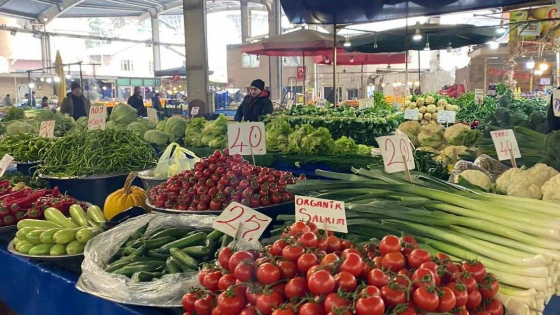 Soğuk hava nedeniyle halk pazarı ilgi görmedi