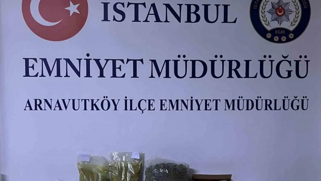 Sokak satıcısının üzerinden 2 kilo 568 gram uyuşturucu madde çıktı