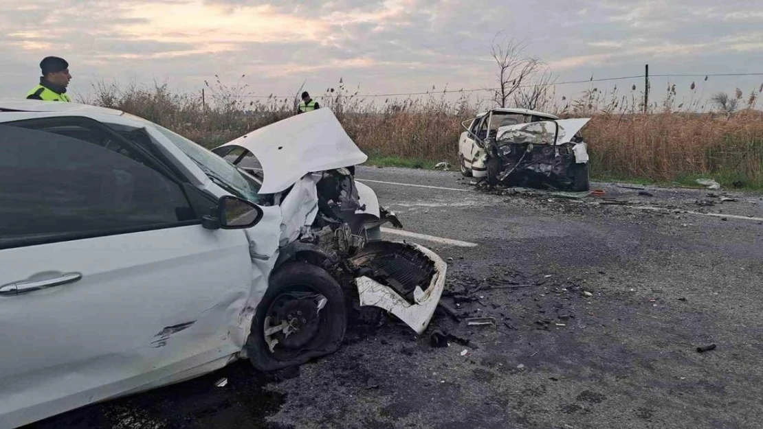 Söke'de otomobiller kafa kafaya çarpıştı: 2 yaralı