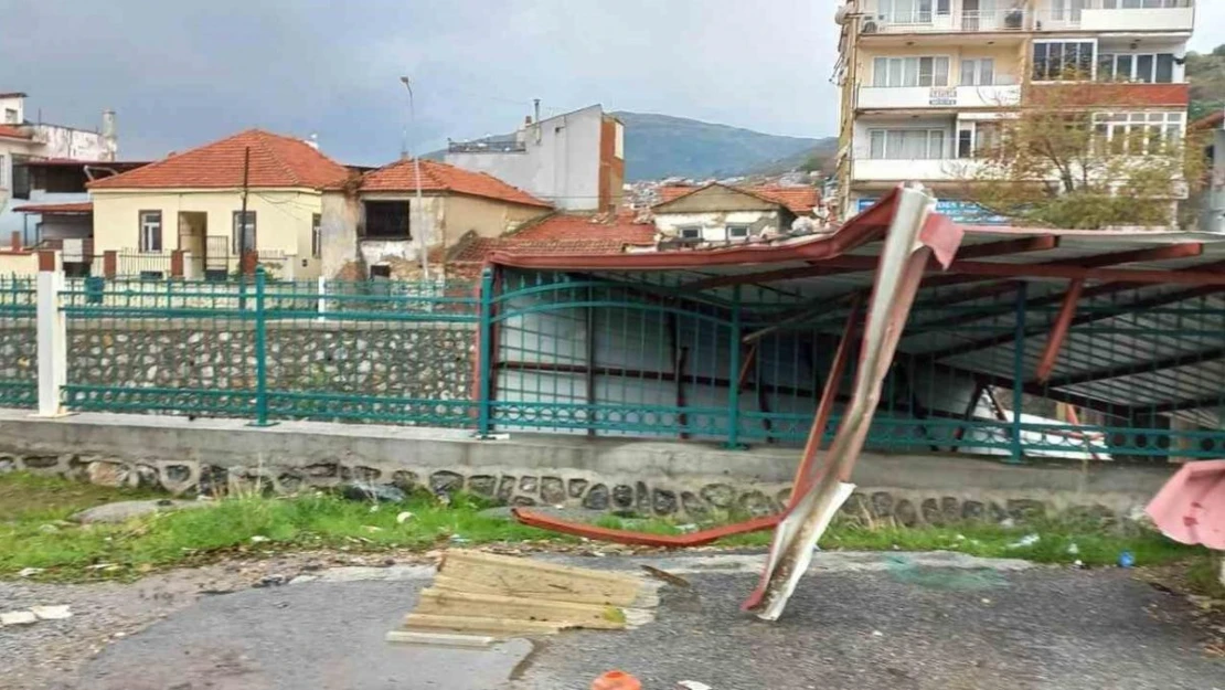 Söke'de sağanak yağış ve kuvvetli rüzgar etkili oldu