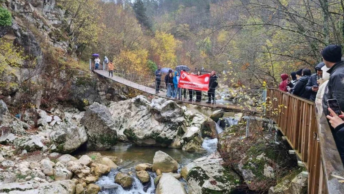 Sonbaharda ayrı bir güzelliğe bürünen Horma Kanyonu, ziyaretçi akınına uğruyor