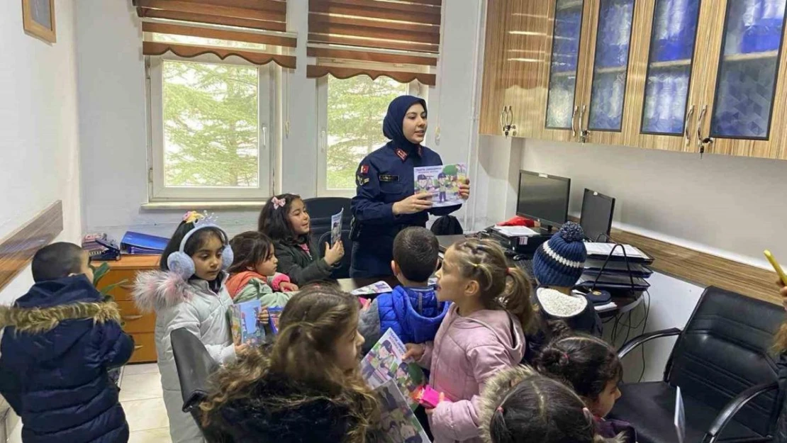 Sorgun'da anaokulu öğrencileri jandarma komutanlığını ziyaret etti