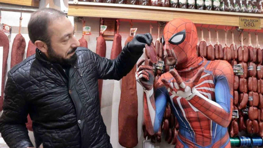 Spider-Man Kayseri pastırmasını ilk kez yedi, tadına bayıldı