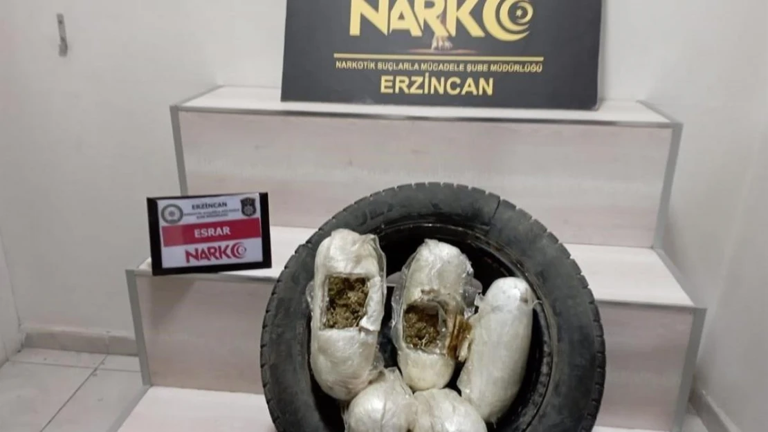 Stepneye saklanan 3 kilo 288 gram esrar ele geçirildi